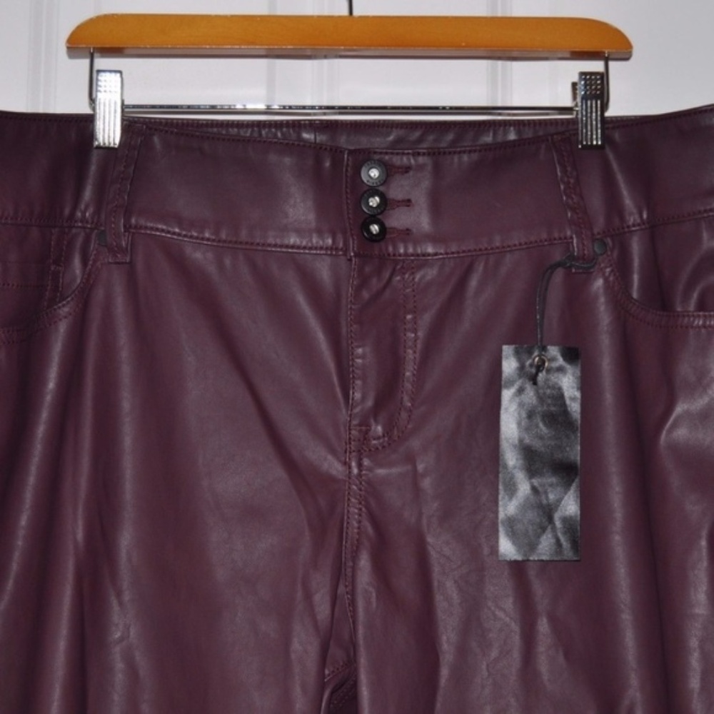 New TORRID Oxblood Faux Leather Jeggings Pants NWT - Picture 5 of 8